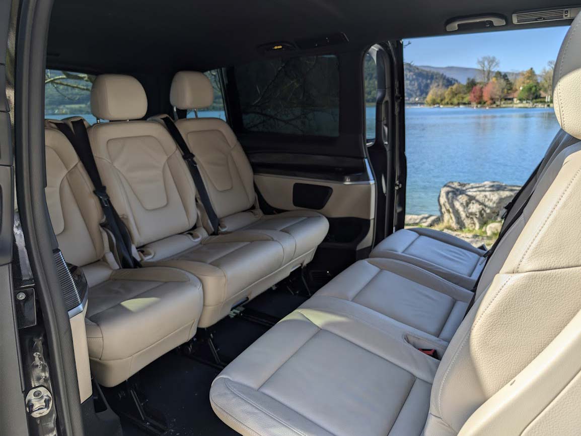 VTC Mercedes 7 places destiné aux transport pour les entreprises