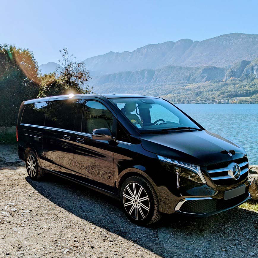 Van Mercedes pour le transport de vos collaborateurs entre l'aéroport et votre entreprise